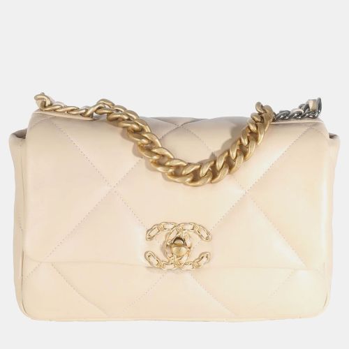 Quilted Lambskin Small 19 Flap Bag - Chanel - Modalova