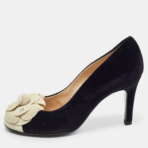 Cream Velvet CC Camelia Pumps Size 36 - Chanel - Modalova