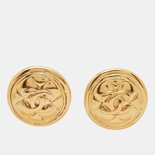 CC Coco Medallion Tone Clip On Earrings - Chanel - Modalova