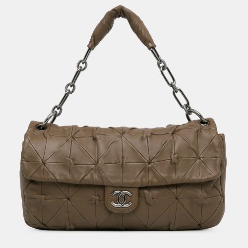 Jumbo Quilted Lambskin Origami Soft Squares Flap Bag - Chanel - Modalova