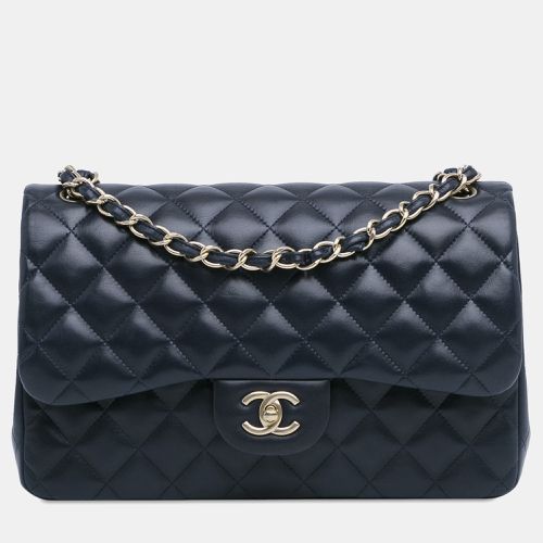 Navy Lambskin Leather Jumbo Classic Double Flap Bag - Chanel - Modalova