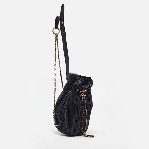 Shimmer Leather Coco Pleats Sling Backpack - Chanel - Modalova