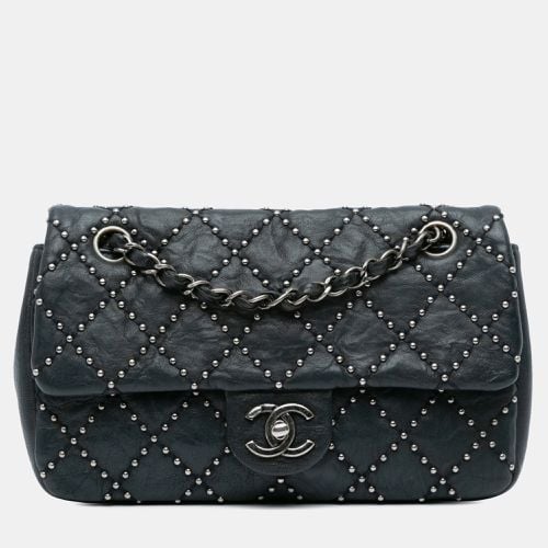 Lambskin Studded Metal Beauty Flap Shoulder Bag - Chanel - Modalova