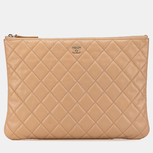 Medium Quilted Caviar O Case Clutch - Chanel - Modalova