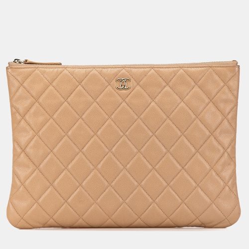 Medium Quilted Caviar O Case Clutch - Chanel - Modalova