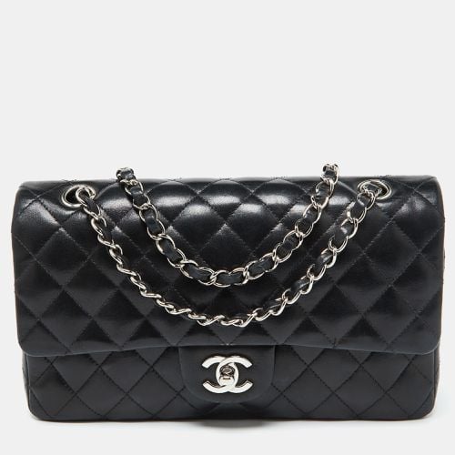 Quilted Leather Medium Classic Double Flap Bag - Chanel - Modalova