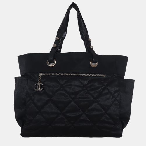 Medium Paris-Biarritz Quilted Tote Bag - Chanel - Modalova