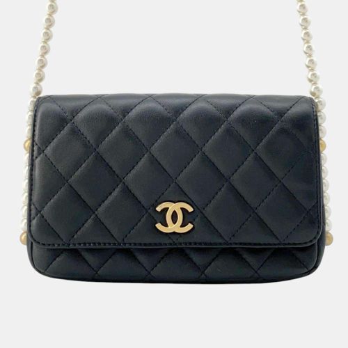 Lambskin Matelasse Classic Pearl Shoulder Bag - Chanel - Modalova