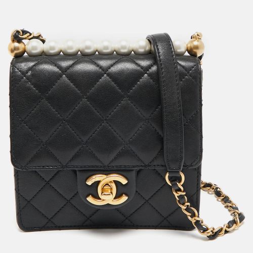 Quilted Leather Chic Pearl Crossbody Bag - Chanel - Modalova