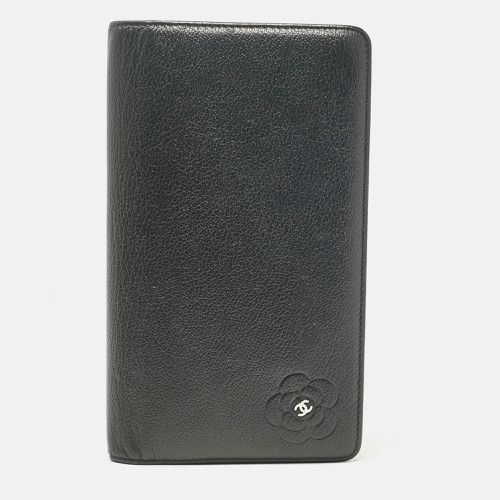 Leather CC Camelia Embossed Bifold Long Wallet - Chanel - Modalova