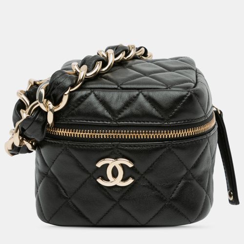 Quilted Lambskin Cube Chain Wristlet Case - Chanel - Modalova