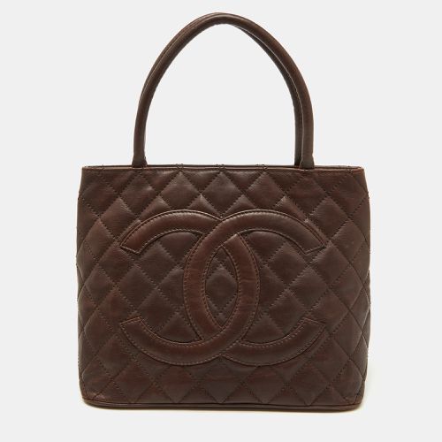 Dark Quilted Leather CC Medallion Bag - Chanel - Modalova