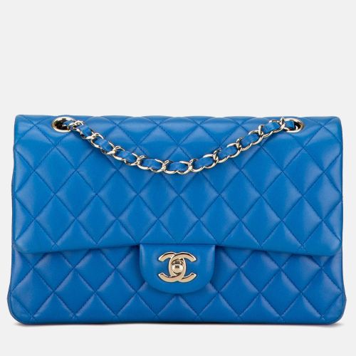 Classic Double Flap Medium Lambskin Shoulder Bag - Chanel - Modalova