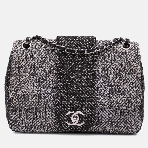 Elementary Chic Flap Tweed Sequin Bag - Chanel - Modalova