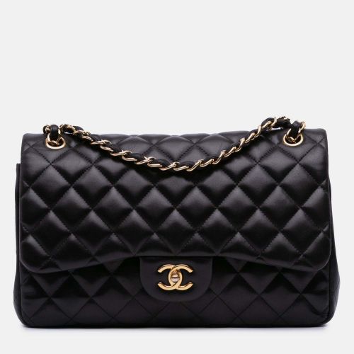 Classic Double Flap Jumbo Lambskin Shoulder Bag - Chanel - Modalova