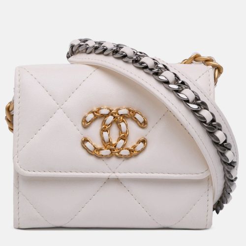 Quilted Lambskin 19 Card Holder On Chain - Chanel - Modalova