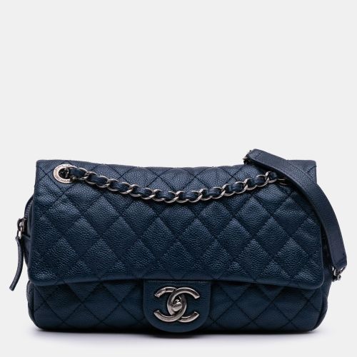 Medium Quilted Iridescent Caviar Easy Flap - Chanel - Modalova
