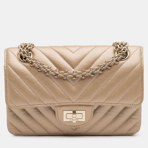 Reissue 2.55 Chevron Quilted Metallic Calfskin Single Flap 224 - Chanel - Modalova