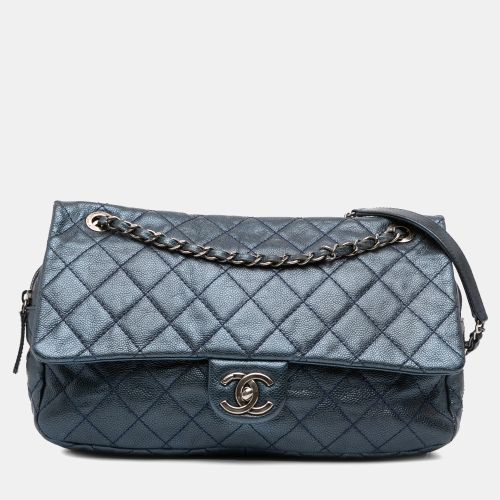 Jumbo Quilted Iridescent Caviar Easy Flap - Chanel - Modalova