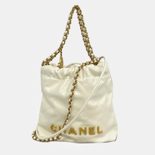 Chanel Cream Leather Mini 22 Hobos - Chanel - Modalova