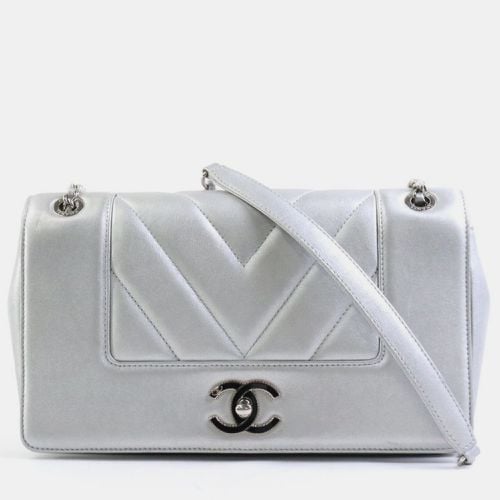 Metallic Leather Chevron Mademoiselle Vintage Flap Bag - Chanel - Modalova