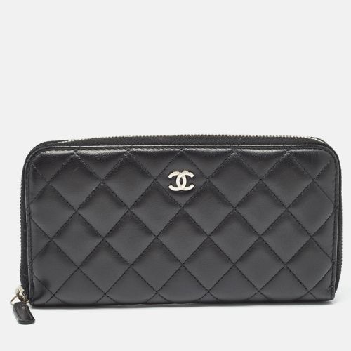 Quilted Leather Classic Zip Around Wallet - Chanel - Modalova