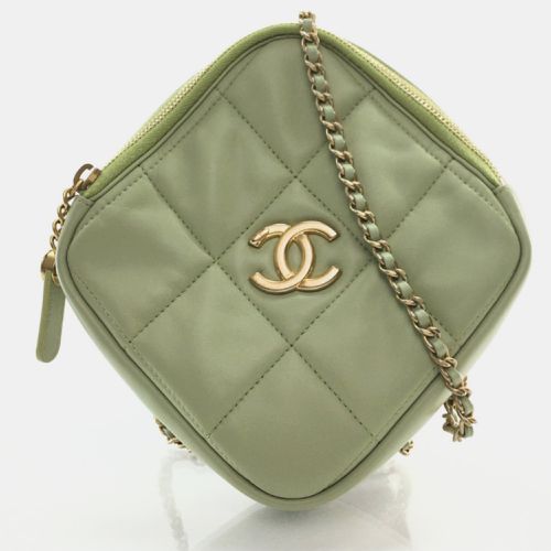 Sage Quilted Lambskin Diamond CC Crossbody Bag - Chanel - Modalova