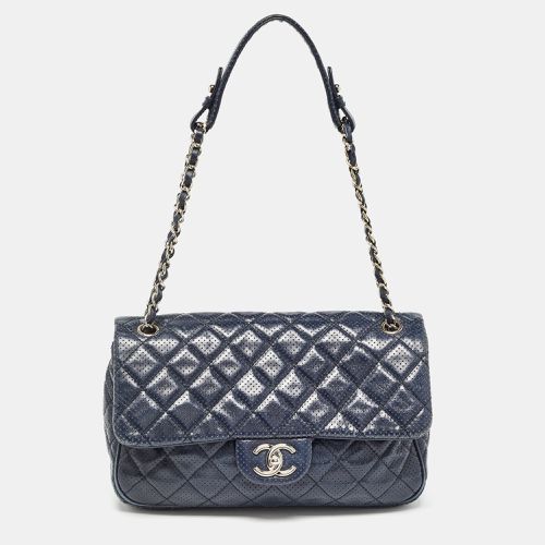 Perforated Leather Punch Flap Bag - Chanel - Modalova