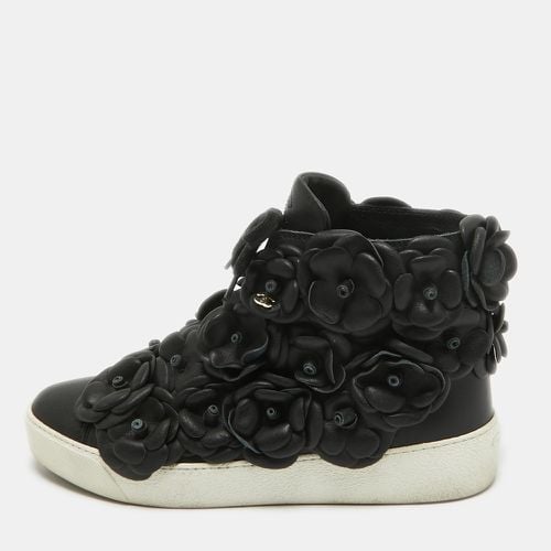 Leather Flower High Top Sneakers Size 37.5 - Chanel - Modalova