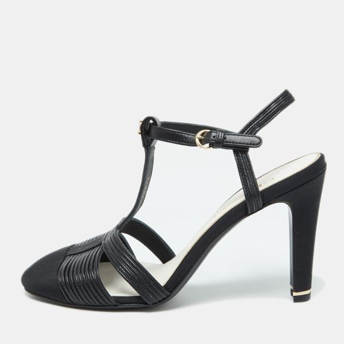 Canvas and Leather T-Strap Pumps Size 39 - Chanel - Modalova