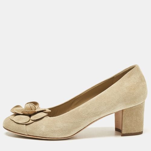 Khaki Suede Camellia Cap Toe Block Heel Pumps Size 39 - Chanel - Modalova