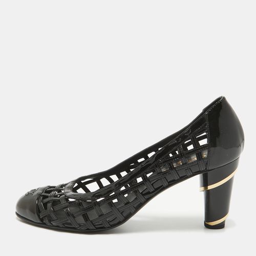 Patent Leather CC Cap Toe Caged Pumps Size 40 - Chanel - Modalova