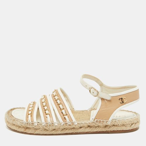 White Leather CC Chain Link Strappy Espadrille Sandals Size 39 - Chanel - Modalova