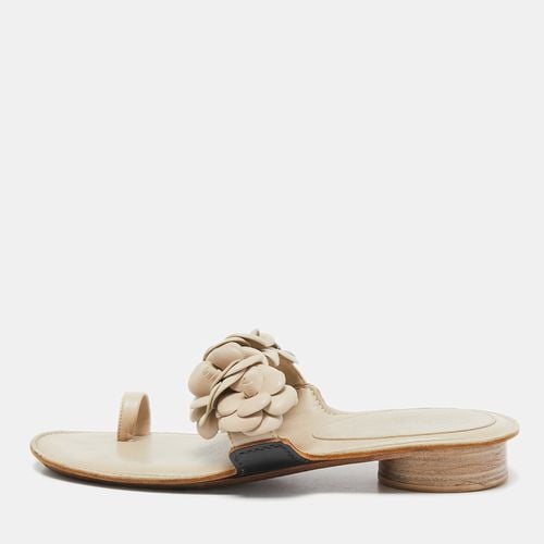 Leather Camellia Toe Ring Flat Sandals Size 39 - Chanel - Modalova