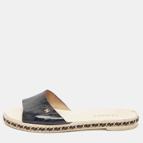 Patent Leather Chain Embellished Flat Slides Size 39.5 - Chanel - Modalova