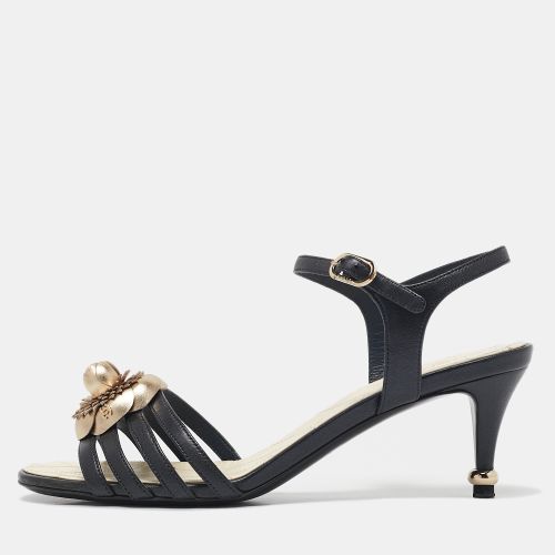 Leather Camellia Ankle Strap Sandals Size 37.5 - Chanel - Modalova