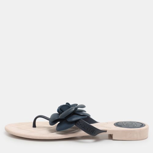 Beige Rubber Camellia Thong Flats Size 37 - Chanel - Modalova