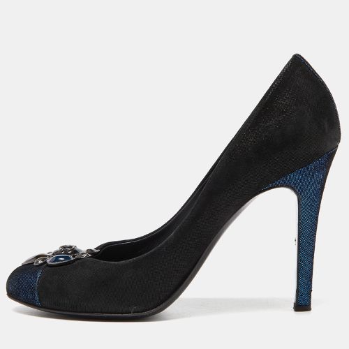 Blue Suede Embellished CC Cap Toe Pumps Size 39.5 - Chanel - Modalova