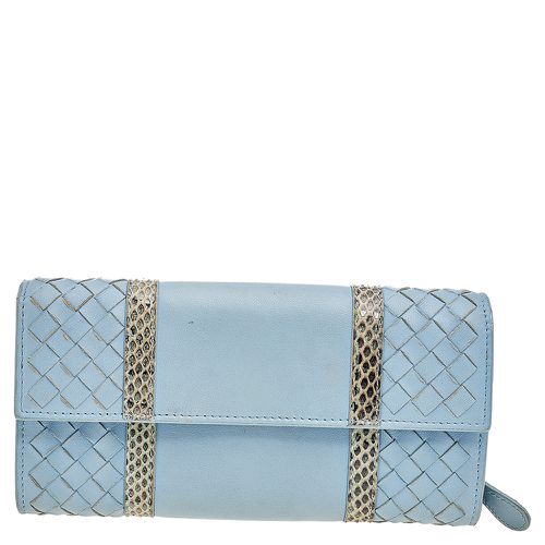 Powder Intrecciato Leather and Snakeskin Trim Flap Continental Wallet - Bottega Veneta - Modalova