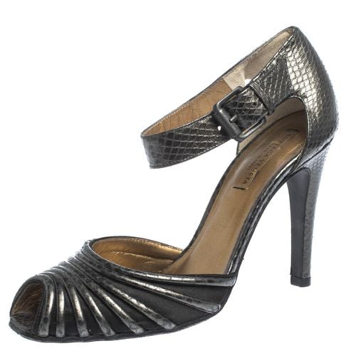 Python Embossed Leather And Satin Ankle Strap Peep Toe Ankle Cuff Sandals Size 37.5 - Bottega Veneta - Modalova