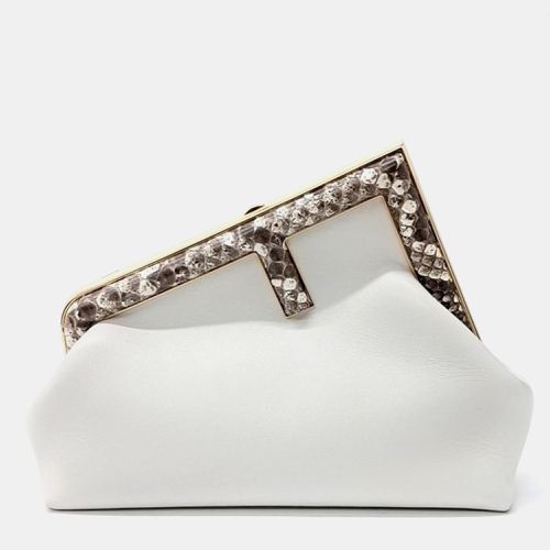 Roccia Shiny Nappa Snakeskin Small First Clutch - Fendi - Modalova