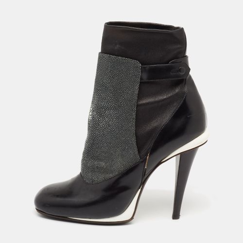 Texture leather and Leather Ankle Boots Size 40 - Fendi - Modalova