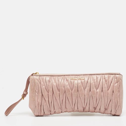 Dusty Matelassé Lux Leather Zip Wristlet Clutch - Miu Miu - Modalova