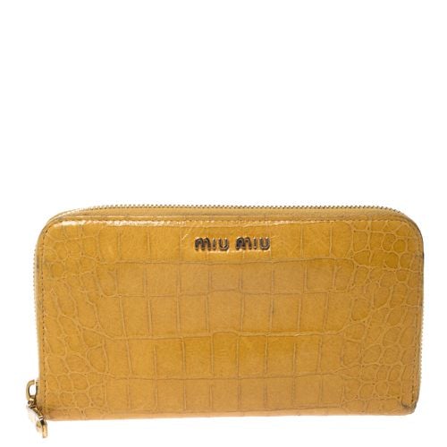 Croc Embossed Leather Zip Around Wallet - Miu Miu - Modalova