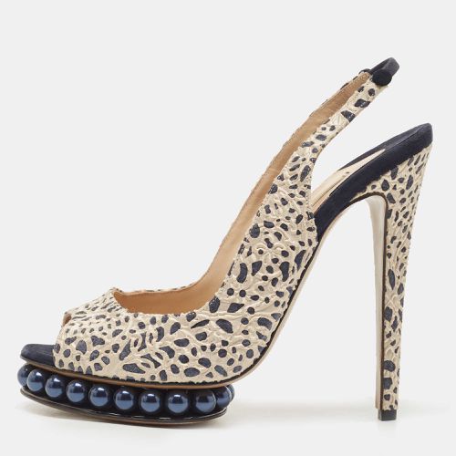 Cream Laser Cut Lace and Suede Pearl Platform Peep Toe Slingback Pumps Size 39 - Nicholas Kirkwood - Modalova