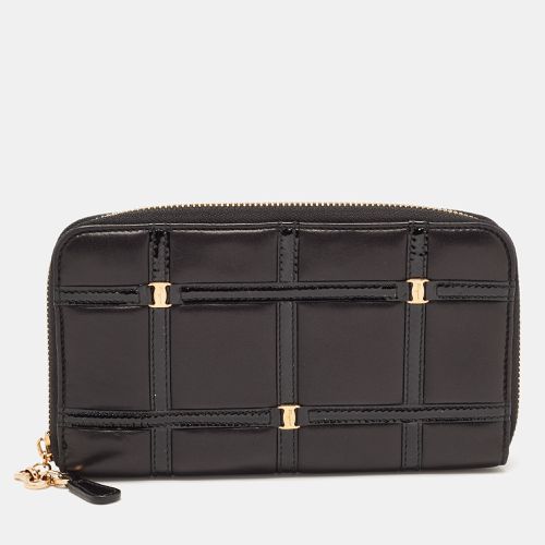 Leather Square Quilt Zip Around Wallet - Salvatore Ferragamo - Modalova