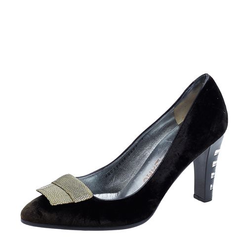 Dark Velvet and Stingray Almond Toe Pumps Size 38.5 - Salvatore Ferragamo - Modalova