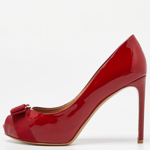 Patent Leather Vara Bow Peep Toe Platform Pumps Size 38.5 - Salvatore Ferragamo - Modalova