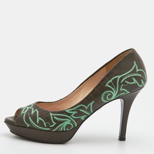 Olive Embroidered Leather Peep Toe Platform Pumps Size 36 - Versace - Modalova