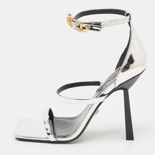 Leather Safety Pin Ankle Strap Sandals Size 39 - Versace - Modalova